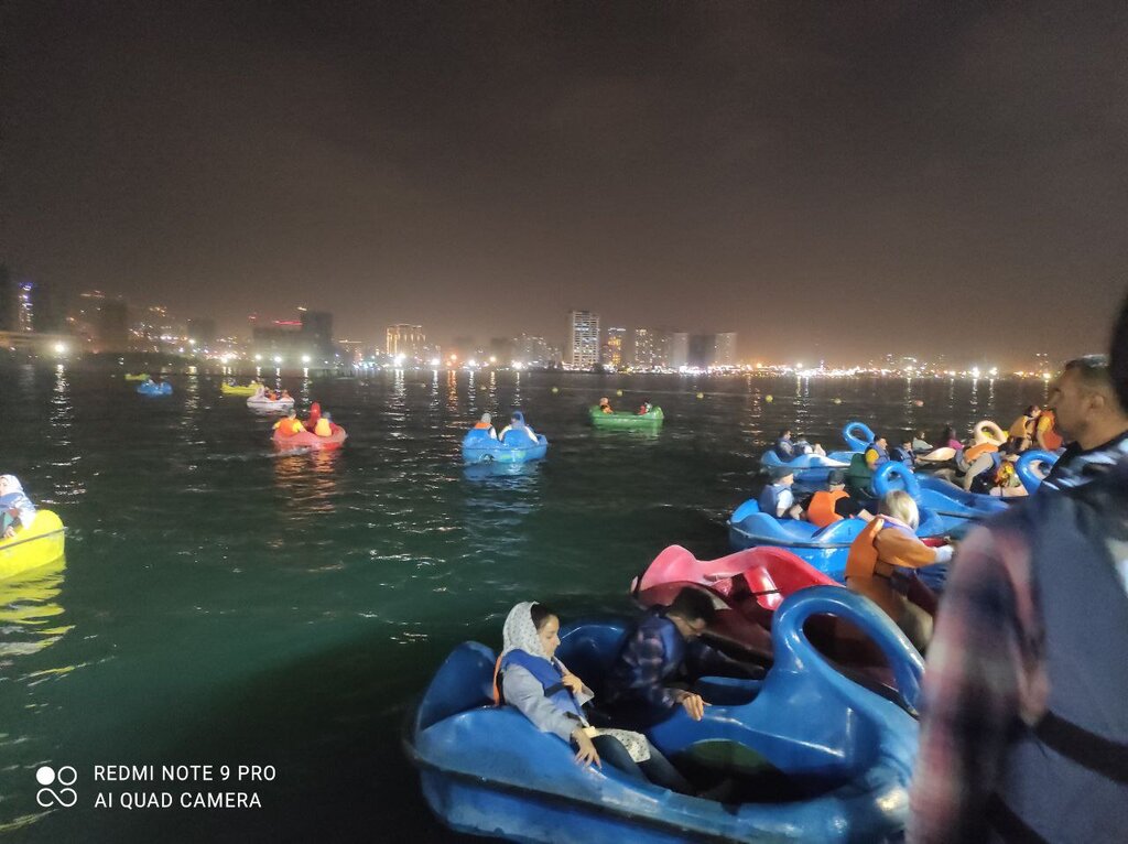 چند تصویر و روایت کوتاه درباره زندگی و شهروندانی که آخر هفتهها به پیکنیک میروند | اینجا پارک و دریاچه چیتگر است؛ بهشتی برای دورهمیهای خانوادگی