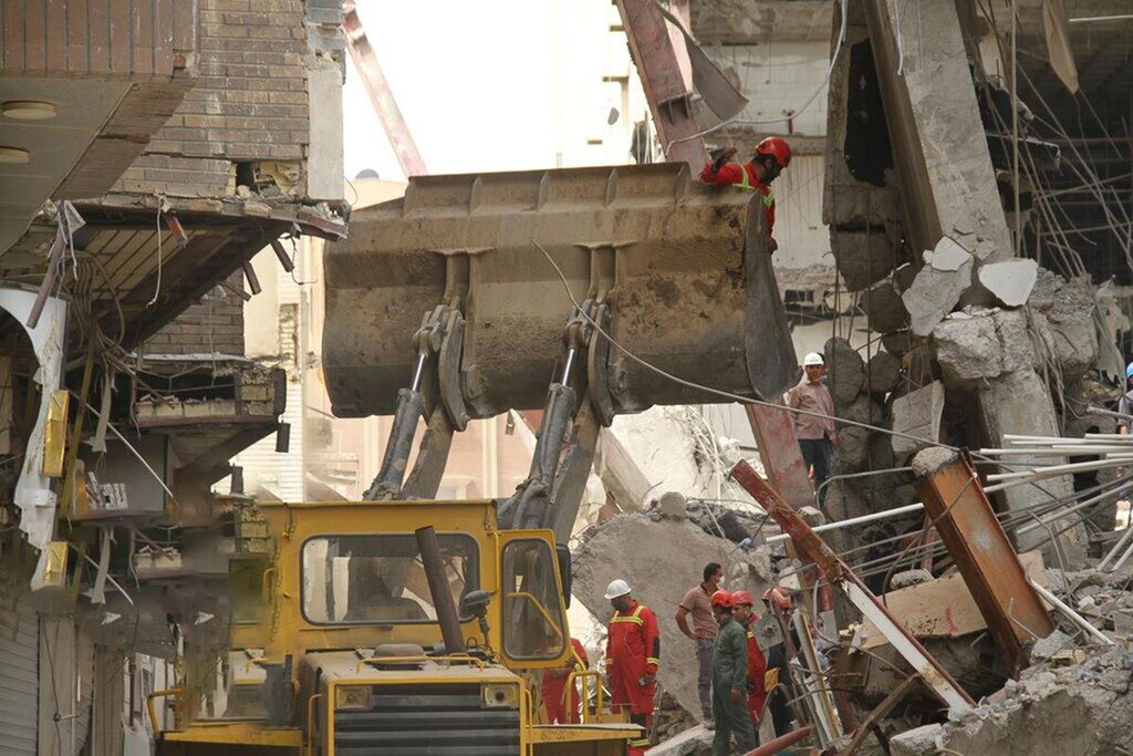 تازهترین اخبار متروپل آبادان در روز ششم آواربرداری | امکان ریزش دوباره ساختمان | پیگیری نقش دادستان آبادان در وقوع حادثه