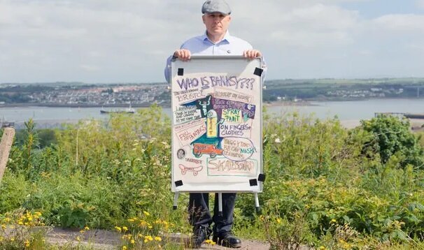 من بنکسی نیستم | یک سیاستمدار مجبور به استعفا شد