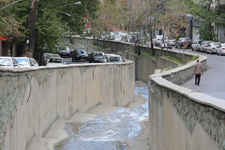 بیش از  ۸۰ درصد به حریم رودهای تهران تجاوز شده است| ریختن فاضلاب در قنات‌های شهر