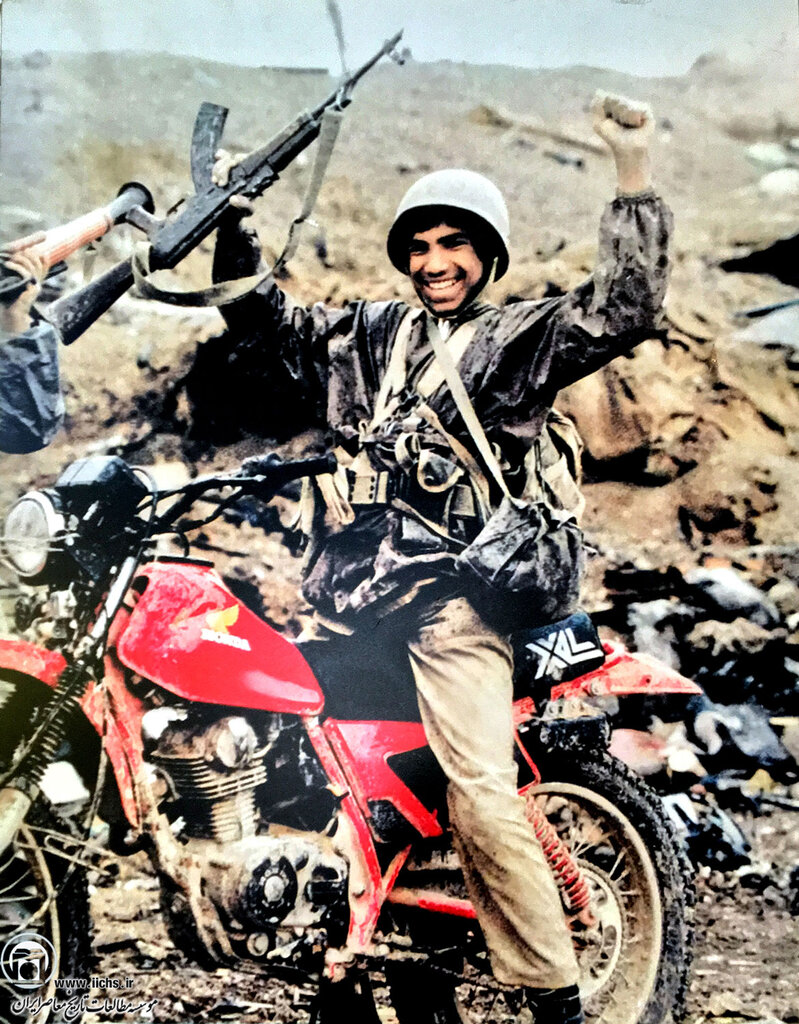 گفتوگو با کمسن و سالترین عکاس خبری جنگ | رهبر انقلاب با دیدن عکسهایش اشک ریخت