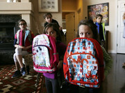 افزایش تقاضای ۲۰۰ درصدی کوله‌پشتی‌های ضدگلوله | والدین آمریکایی چگونه فرزندانشان را به مدرسه می‌فرستند؟