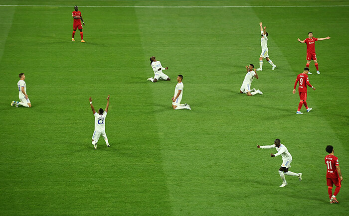 عکس | دراماتیک‌ترین قاب فینال لیورپول - رئال مادرید | غم و شادی پس از سوت پایان لیگ قهرمانان اروپا
