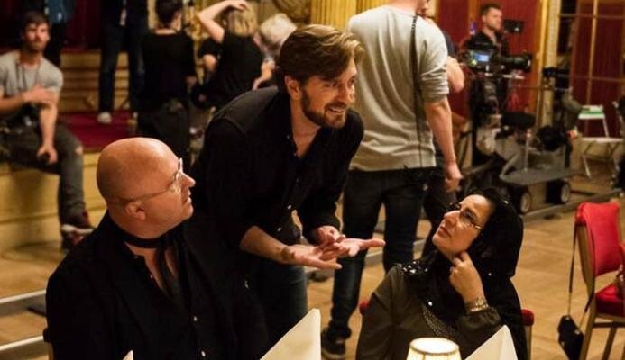 وقتی مردانگی شما موقع پرداخت صورتحساب زیر سوال میرود! | نقد صنعت زیبایی، زندگی مرفه در فیلم برنده نخل طلای کن