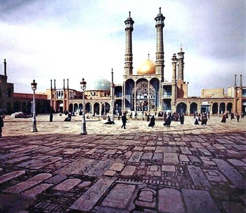 خ حياط حرم در طول زمان محل خاكسپاری محبان اهل بيت بوده است.