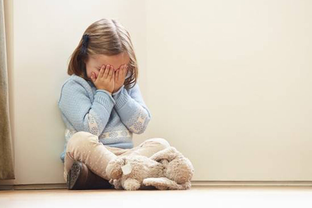 بلایی که داد زدن بر سر کودکمان میآورد | به این ۵ دلیل هرگز سر کودک فریاد نزنیم