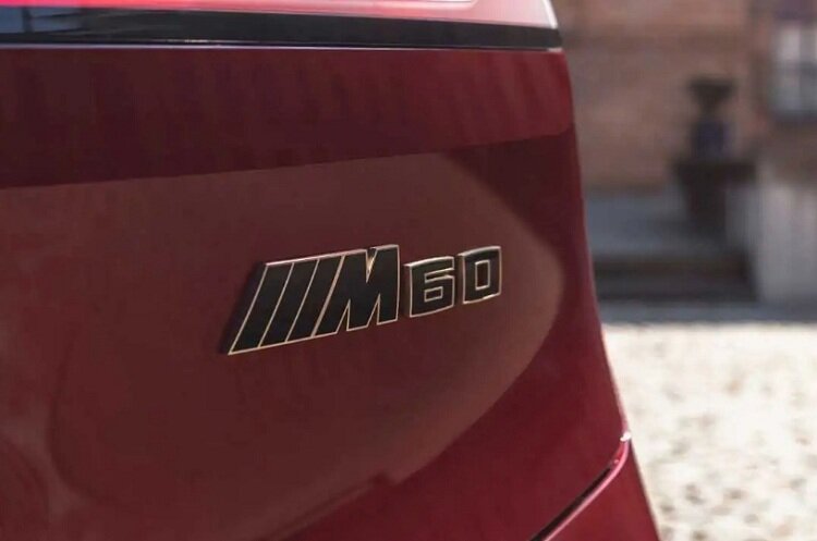 داستان لوگوی BMW سری M | فعلا خبری از رنگ‌های نمادین نیست
