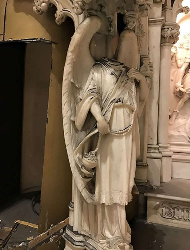 تصاویر | سرقت میلیون دلاری آثار تاریخی از کلیسای مشهور |  سارقان یک فرشته را گردن زدند! 