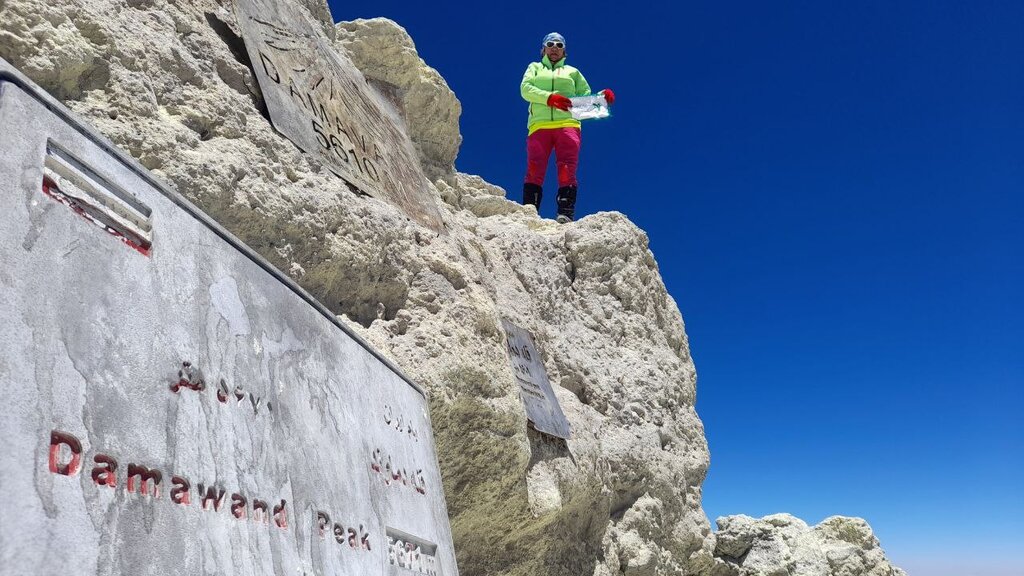 مادربزرگی که ۲۱ بار دماوند را بغل کرد | فاتح ۶۳ساله 4 قله معروف دنیا 
