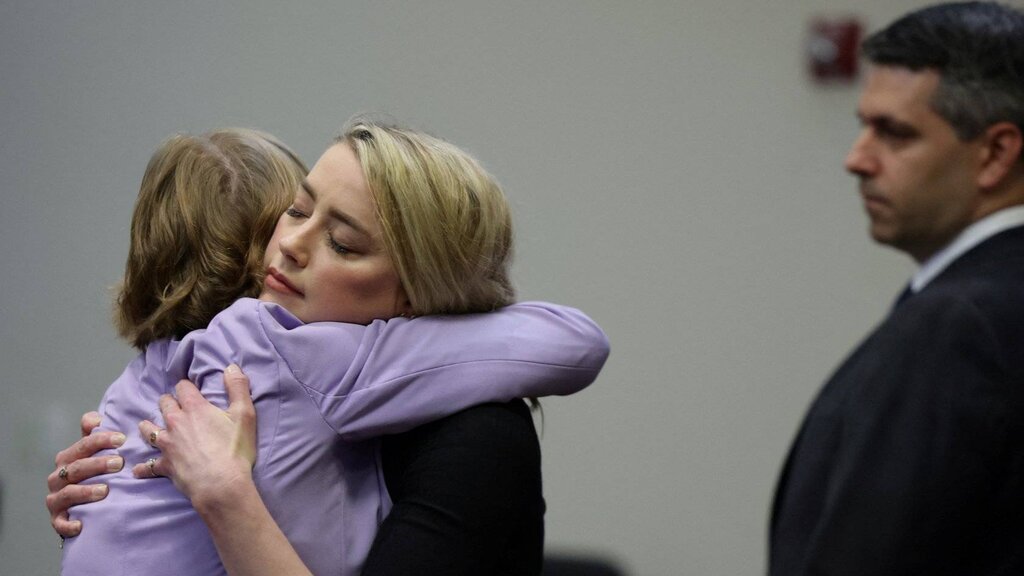 پایان مضحکه دادگاهی خانواده هالیوودی : هیات منصفه به نفع جانی دپ رای داد