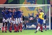 ببینید | کاشته جادویی ۲۵ ساله شد | یادآوری گل خاطره‌انگیز جهان فوتبال