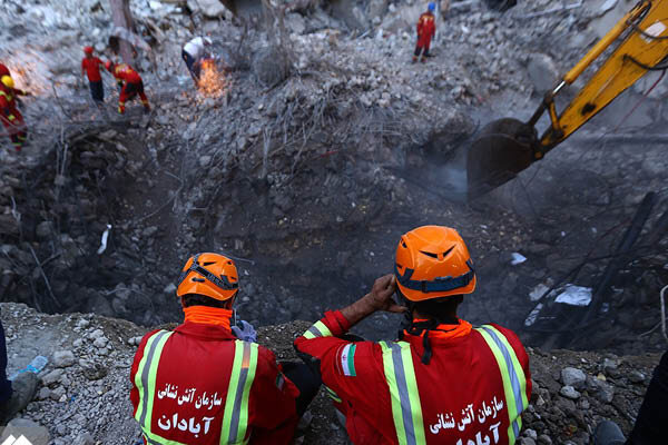 پایان ماموریت آتش‌نشانان در متروپل آبادان | کار آواربرداری تمام شد؟