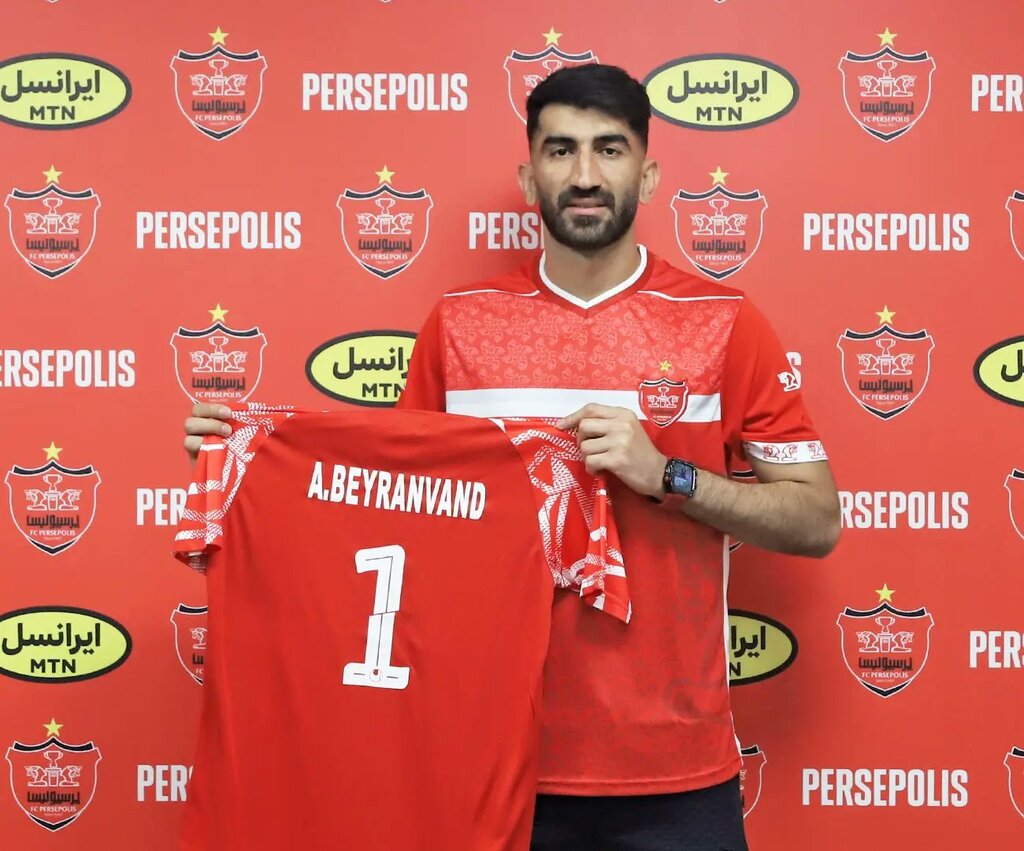 تصاویر | رونمایی از خرید جدید پرسپولیس | مدت زمان قرارداد سرخ ها با ستاره ملی پوش مشخص شد