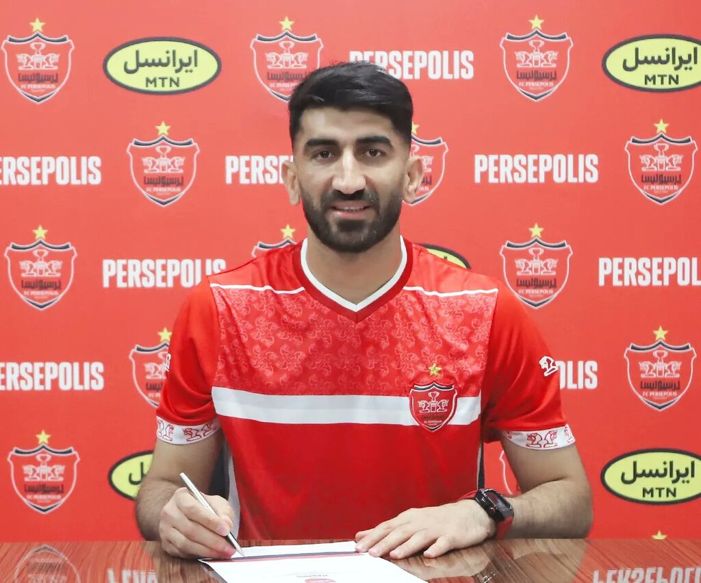 تصاویر | رونمایی از خرید جدید پرسپولیس | مدت زمان قرارداد سرخ ها با ستاره ملی پوش مشخص شد