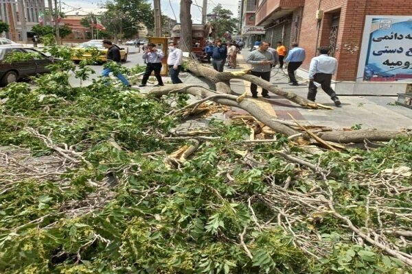 سقوط مرگبار ۲ کارگر ساختمان در ارومیه براثر وزش تندباد!
