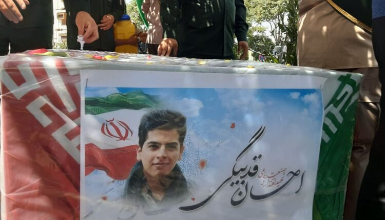 قهرمانِ «شریف» | داستان زندگی نخبهای که شهید شد | دوستان و همکلاسیهای احسان قدبیگی در دانشگاه صنعتی شریف درباره او چه میگویند؟