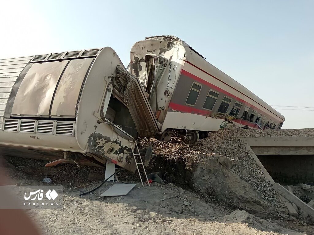 تصاویر و جزئیات خروج مرگبار قطار مشهد - یزد | آخرین آمار کشتهها و مصدومین؛ ۶ نفر بازداشت شدند | یزد عزای عمومی شد
