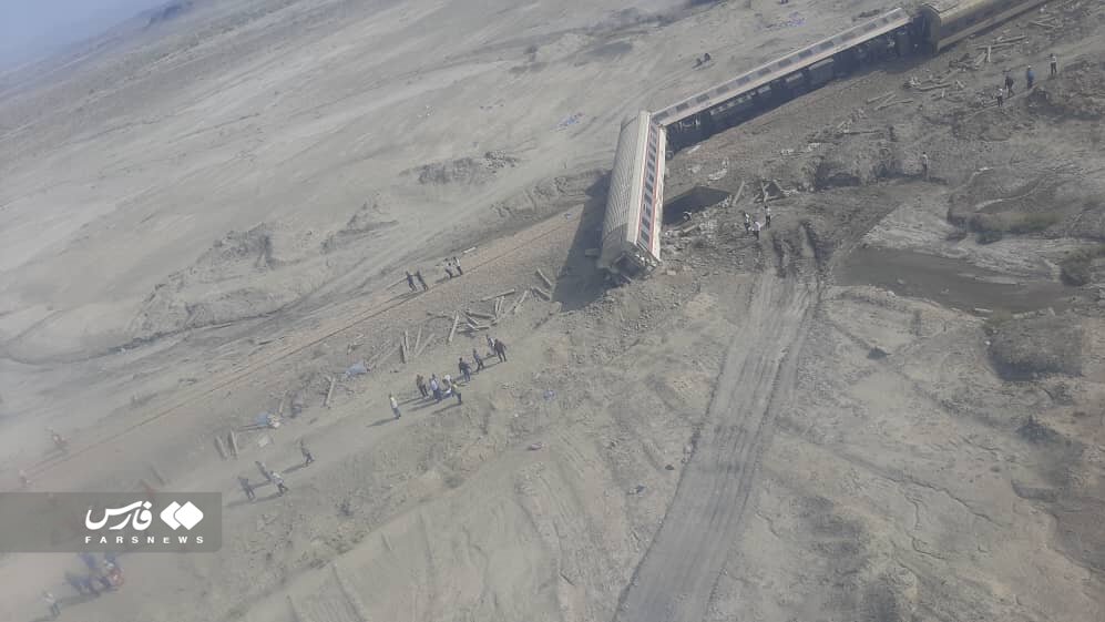 تصاویر و جزئیات خروج مرگبار قطار مشهد - یزد | آخرین آمار کشتهها و مصدومین؛ ۶ نفر بازداشت شدند | یزد عزای عمومی شد