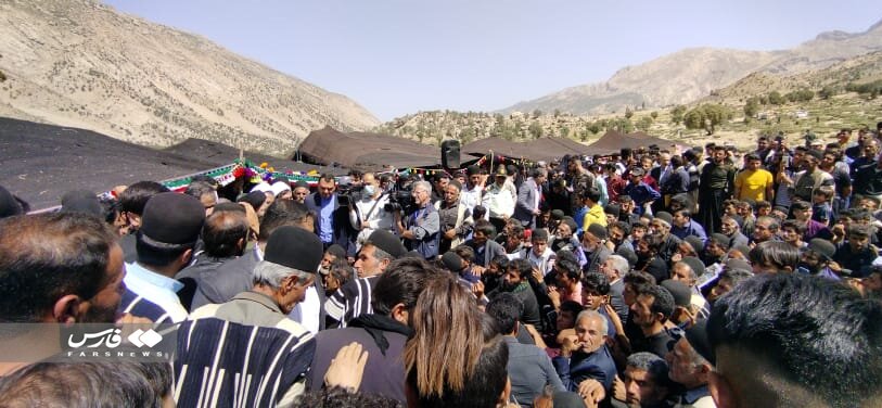 تصاویر رئیس جمهور در کنار مردم یکی از محروم‌ترین روستاهای چهارمحال و بختیاری