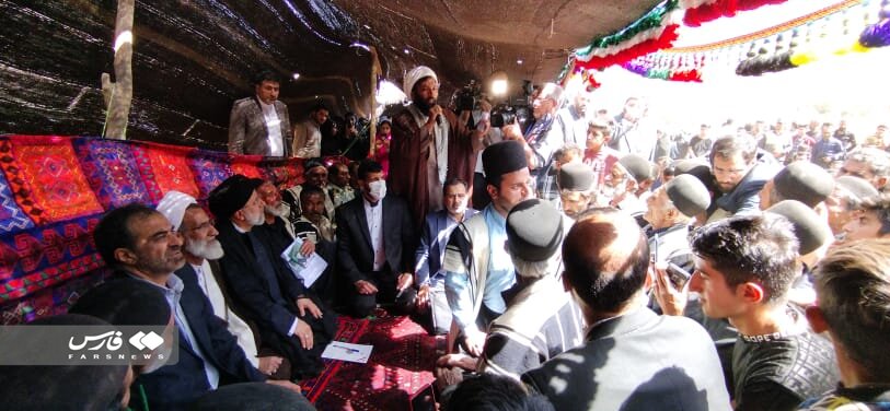 تصاویر رئیس جمهور در کنار مردم یکی از محروم‌ترین روستاهای چهارمحال و بختیاری