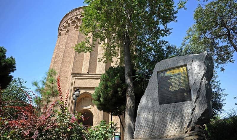 تصاویر قدیمی ترین ساعت خورشیدی تهران | برج ۹۰۰ ساله شهر ری؛ راهنمای مسافران جاده ابریشم