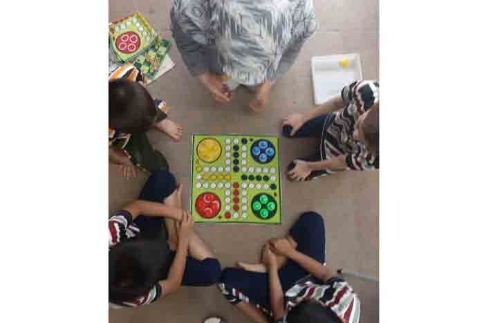 مادری به رسم خانم توحیدی | چگونه کودکان هوشمرزی شاگرد اول شدند؟