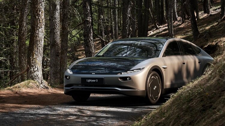 ۸.۵ میلیارد تومان برای خرید نخستین خودروی خورشیدی جهان | تصاویری از رقیب سرسخت برقیسازها