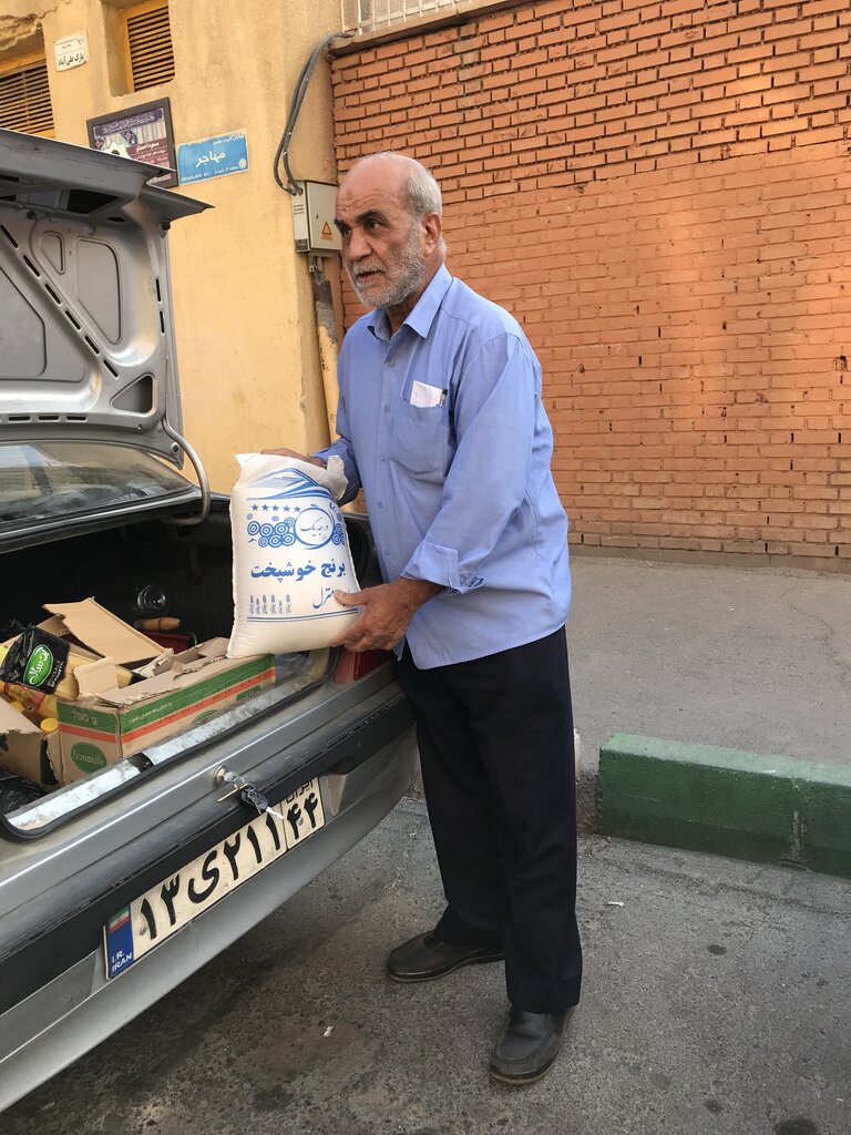 آقای گرهگشا؛ گوش به زنگ و دست به نقد