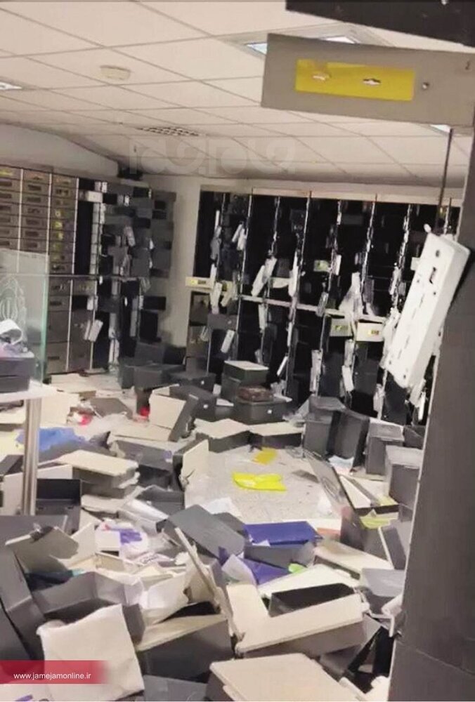 اولین تصاویر محل سرقت صندوق امانات بانک ملی | بلایی که سر صندوقها در آوردند