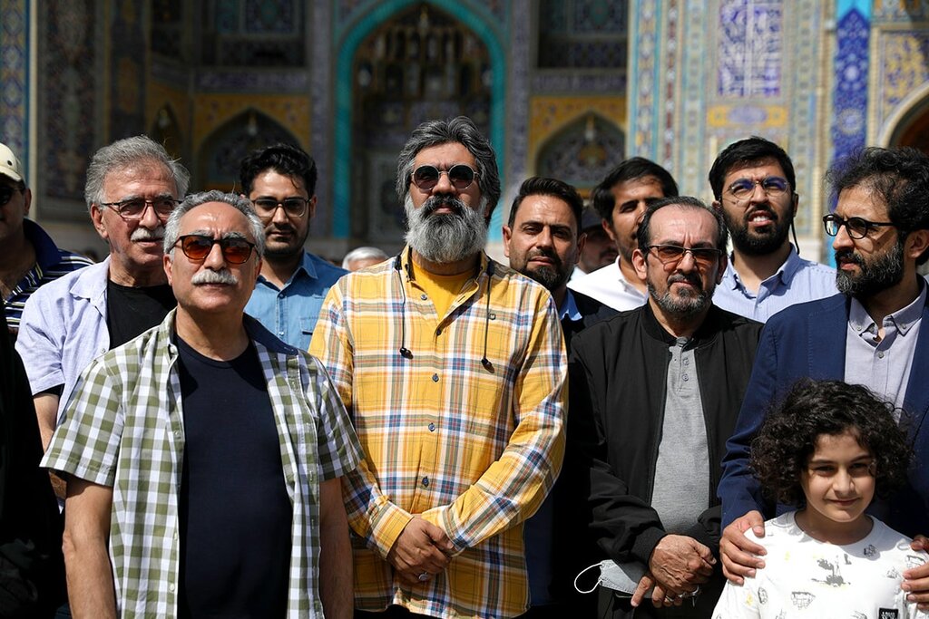 تصاویر | حامد بهداد و بازیگر سریال یاغی در حرم امام رضا(ع)