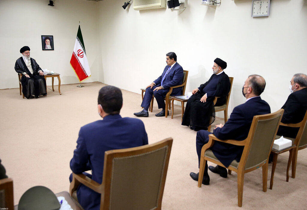 تصاویر دیدار رهبر انقلاب با مادورو | چه کسانی در این دیدار حضور داشتند؟