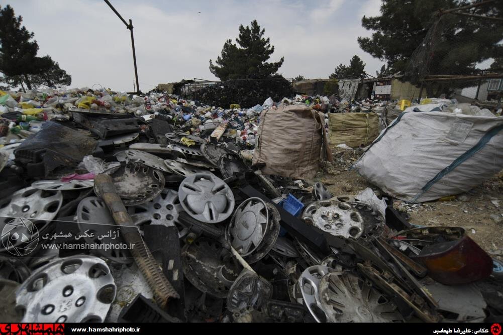 مافیای پلاستیک این‌ روستا را تسخیر کرده است | آب و برق ارزان برای اجاره‌نشینان قمصر