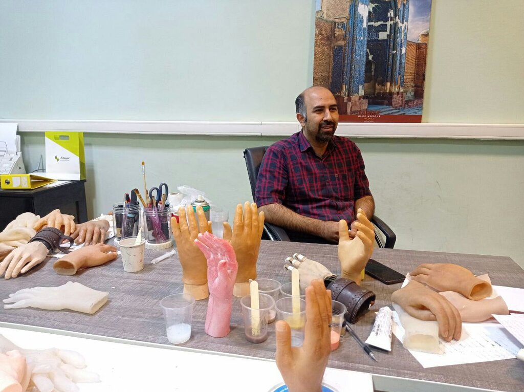 تصاویر | اینجا کارخانه انگشت سازی است | روایتی از ساخت انگشت هوشمند توسط یک نخبه تبریزی