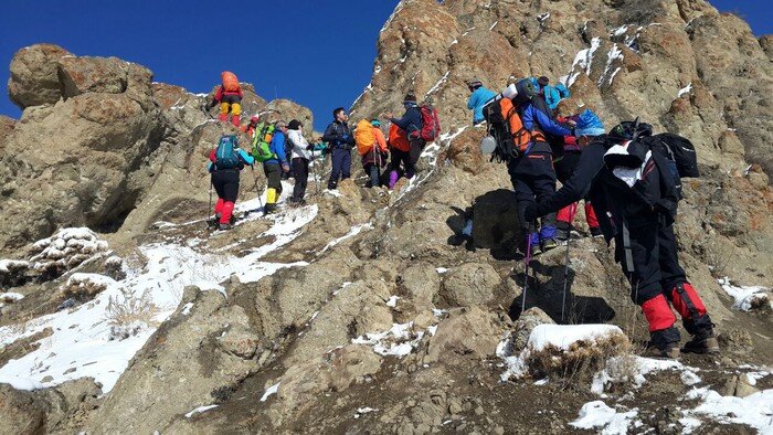 تماشای گله اسبهای وحشی در کوهستانهای پایتخت | وقتی طبیعت غافلگیرتان میکند