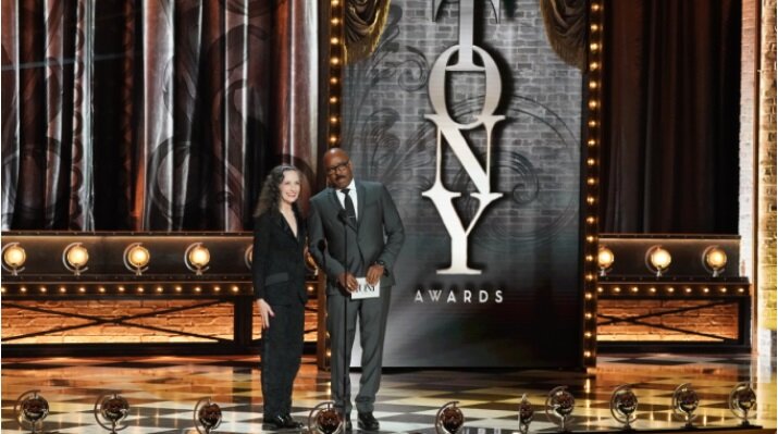 مراسم جایزه تونی برگزار شد | سه گانه لمان و کمپانی بیشترین جوایز را گرفتند