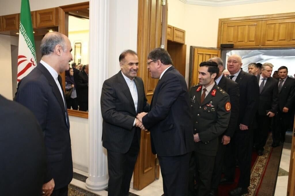 واکنش خطیب‌زاده به عکس جنجالی حضور مقامات نظامی ایران در سفارت روسیه | تصاویر اقدام متقابل مقامات روس 
