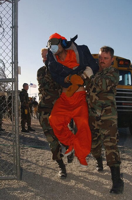 نیویورک تایمز فاش کرد ؛ تصاویر دیده نشده از زندان گوانتانامو