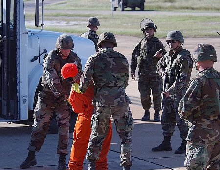 نیویورک تایمز فاش کرد ؛ تصاویر دیده نشده از زندان گوانتانامو