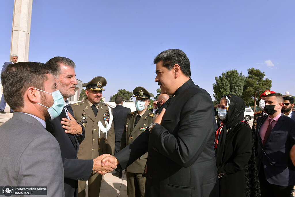 تصاویر حضور مادورو و همسرش در حرم امام خمینی | ادای احترام رئیسجمهور ونزوئلا به مقام شامخ امام راحل