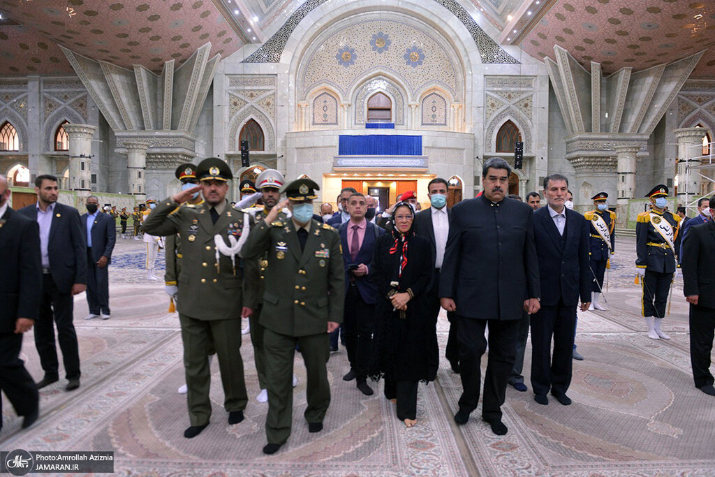 تصاویر حضور مادورو و همسرش در حرم امام خمینی | ادای احترام رئیس‌جمهور ونزوئلا به مقام شامخ امام راحل