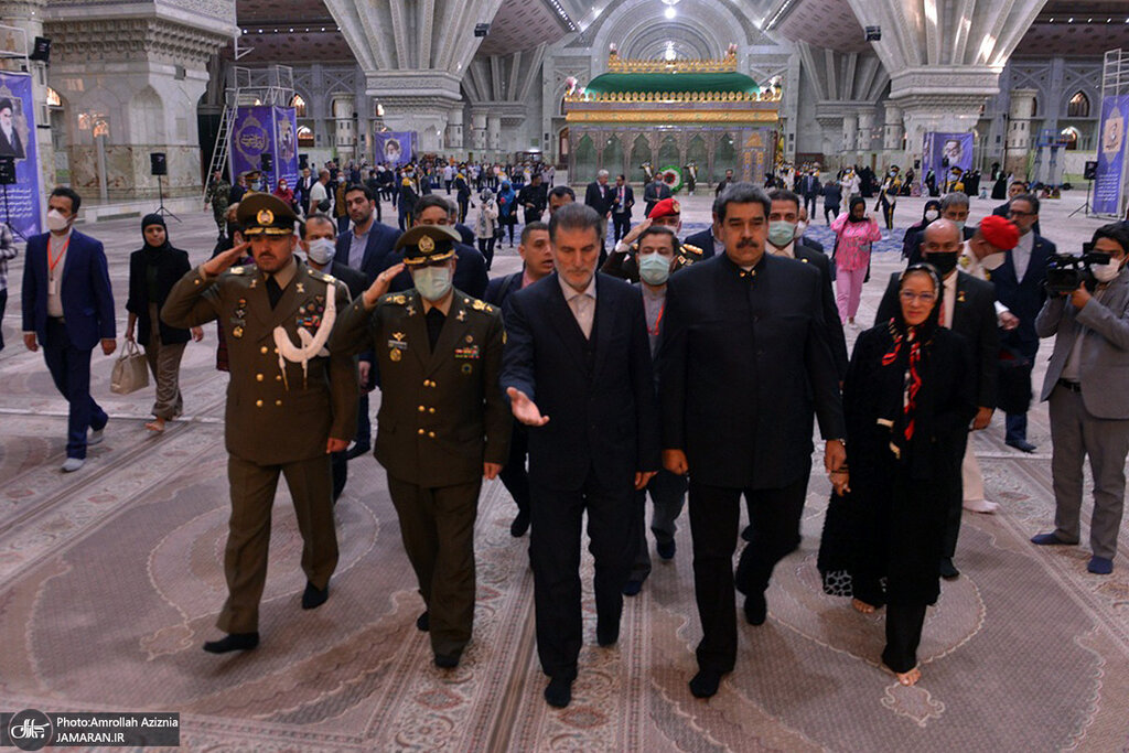 تصاویر حضور مادورو و همسرش در حرم امام خمینی | ادای احترام رئیسجمهور ونزوئلا به مقام شامخ امام راحل
