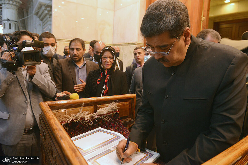 تصاویر حضور مادورو و همسرش در حرم امام خمینی | ادای احترام رئیسجمهور ونزوئلا به مقام شامخ امام راحل