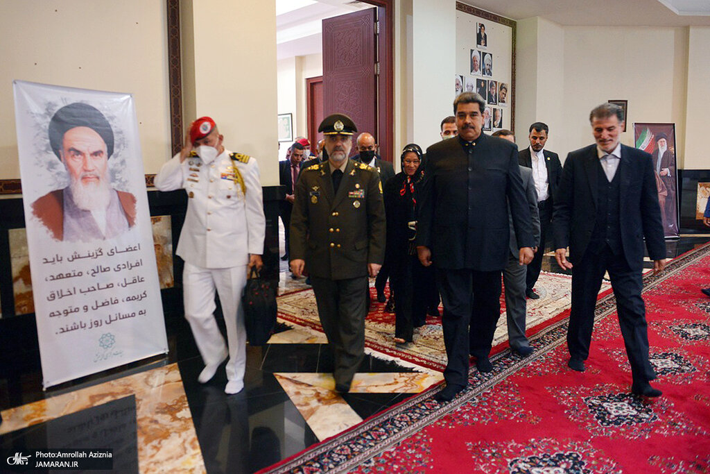 تصاویر حضور مادورو و همسرش در حرم امام خمینی | ادای احترام رئیسجمهور ونزوئلا به مقام شامخ امام راحل