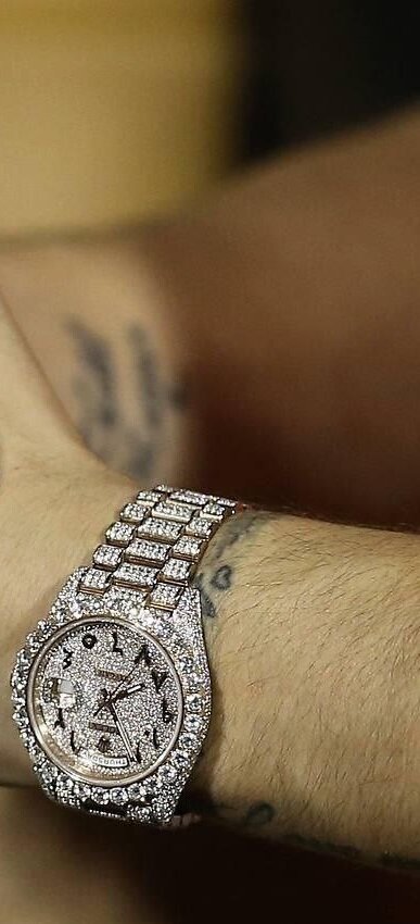 عکس | ساعت میلیاردی ستاره تیم ملی فوتبال سوژه شد