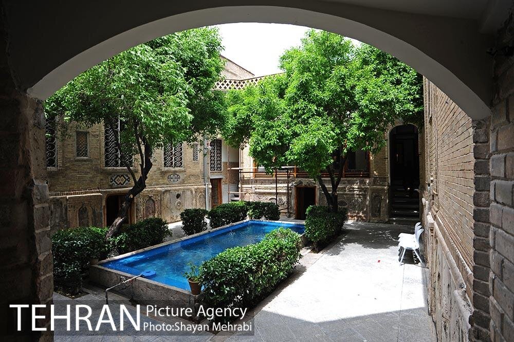 تصاویر خانه ١۵٠ ساله قاجاری در قلب تهران | آشنایی با بزرگترین موقوفه فرهنگی ایران