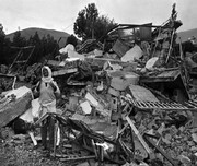 ۳۲ سال گذشت از زلزله ای که ۵۰۰ هزار نفر را بی خانمان کرد  | هنرمندان چگونه فجایع زلزله رودبار را بر ذهن تاریخ خالکوبی کردند؟