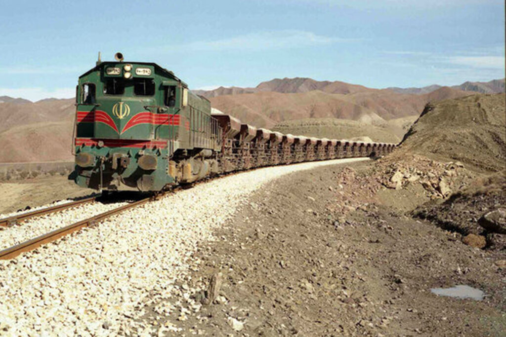 خروج یک واگن از خط | سرگردانی مسافران ۴ قطار در مسیر تبریز – تهران