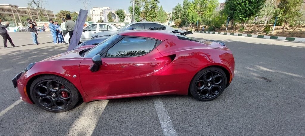 تصاویر | توقیف ۶۶ خودروی لاکچری در یکی از خیابانهای شمالی تهران