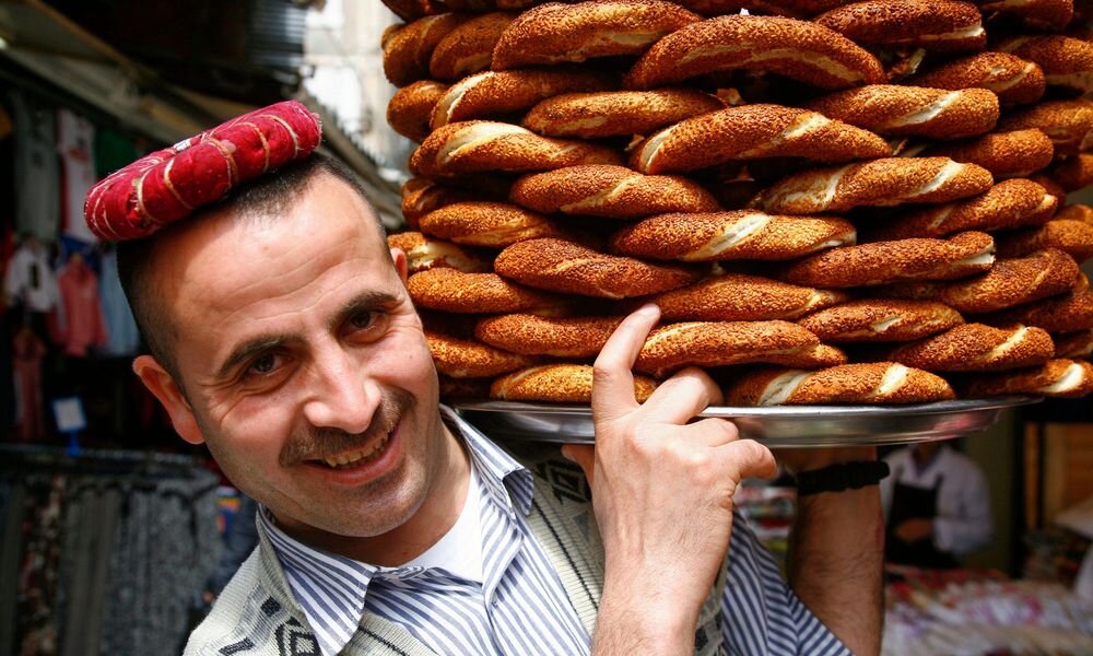 مشهورترین غذاهای خیابانی جهان | از پوتین تا سوشی کرهای و سوسیس بندری