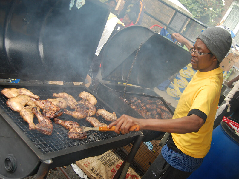 مشهورترین غذاهای خیابانی جهان | از پوتین تا سوشی کرهای و سوسیس بندری